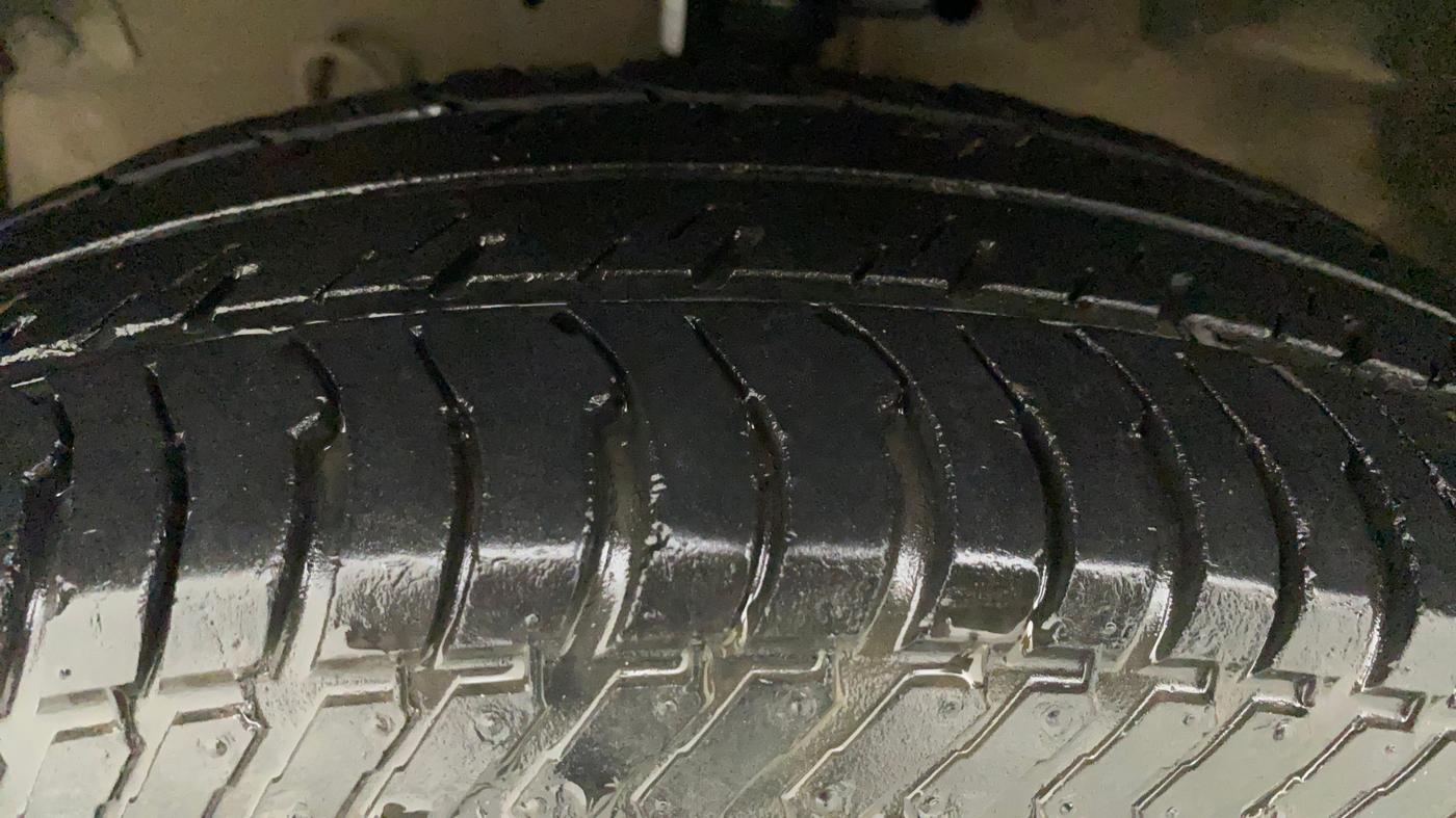 2014 Maruti Swift VXI, Petrol, Manual, 42,237 km, Left Front Tyre Tread