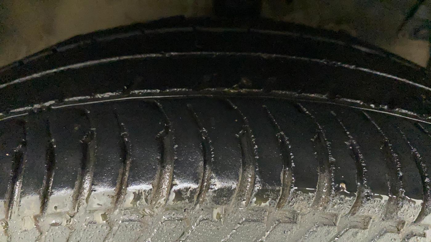 2014 Maruti Swift VXI, Petrol, Manual, 42,237 km, Right Front Tyre Tread