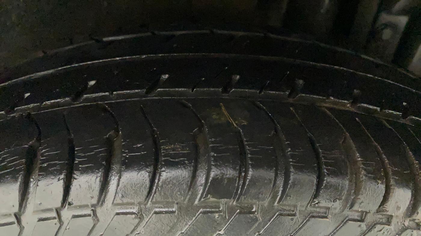 2014 Maruti Swift VXI, Petrol, Manual, 42,237 km, Left Rear Tyre Tread