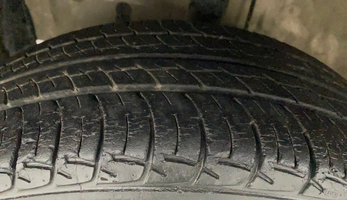 2011 Toyota Etios Liva G, Petrol, Manual, 51,539 km, Left Front Tyre Tread