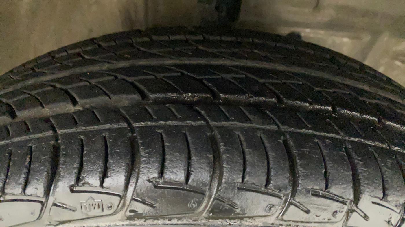 2011 Toyota Etios Liva G, Petrol, Manual, 51,539 km, Right Front Tyre Tread
