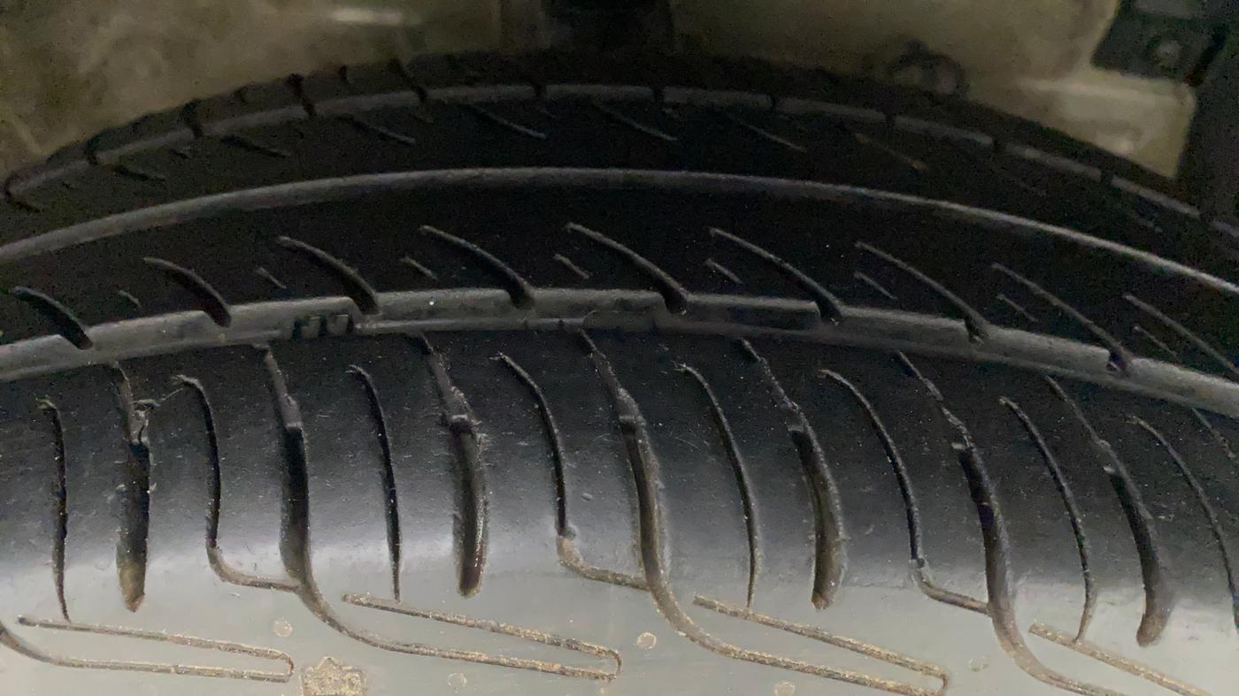 2012 Maruti Swift Dzire VXI, Petrol, Manual, 99,500 km, Right Front Tyre Tread