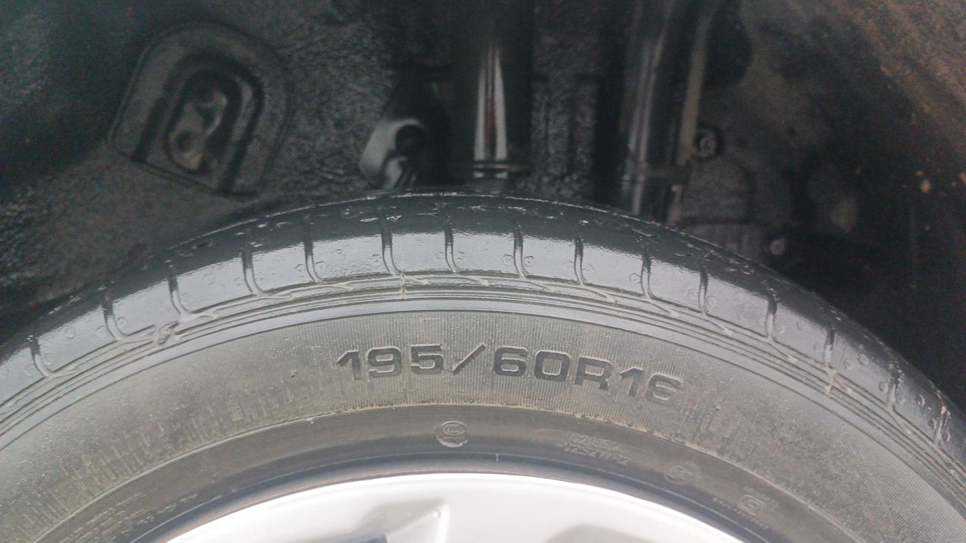 2020 Tata NEXON XM PETROL, Petrol, Manual, 46,703 km, Left Rear Tyre Tread