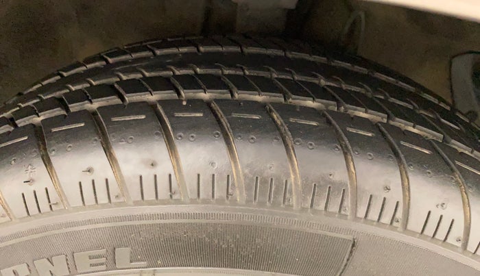 2014 Hyundai i20 MAGNA (O) 1.2, Petrol, Manual, 1,03,008 km, Right Front Tyre Tread