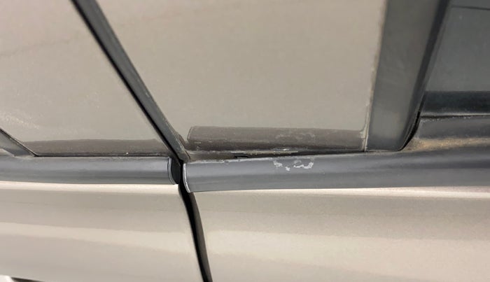 2014 Hyundai i20 MAGNA (O) 1.2, Petrol, Manual, 1,03,008 km, Rear left door - Weather strip has minor damage