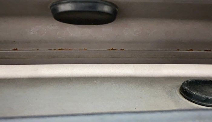 2014 Hyundai i20 MAGNA (O) 1.2, Petrol, Manual, 1,03,008 km, Dicky (Boot door) - Minor rust Inside Panel