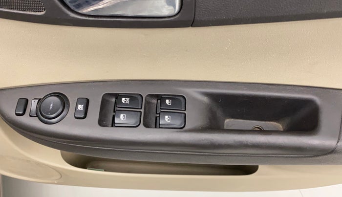 2014 Hyundai i20 MAGNA (O) 1.2, Petrol, Manual, 1,03,008 km, Driver Side Door Panels Control