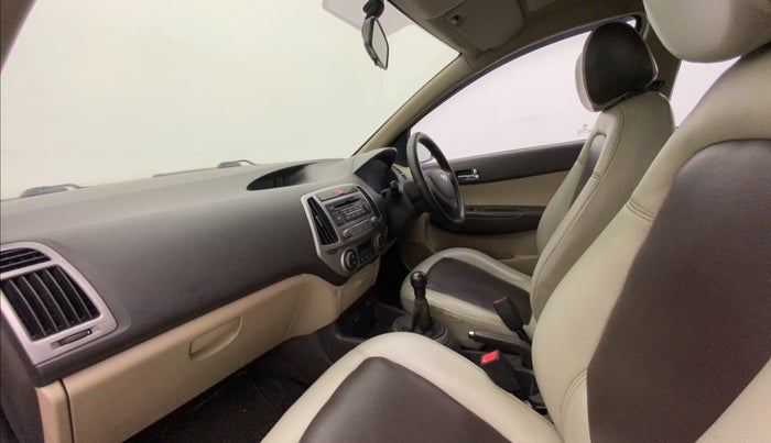 2014 Hyundai i20 MAGNA (O) 1.2, Petrol, Manual, 1,03,008 km, Right Side Front Door Cabin