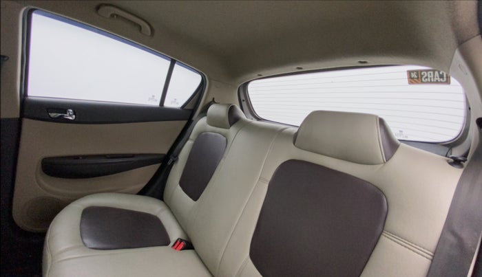 2014 Hyundai i20 MAGNA (O) 1.2, Petrol, Manual, 1,03,008 km, Right Side Rear Door Cabin