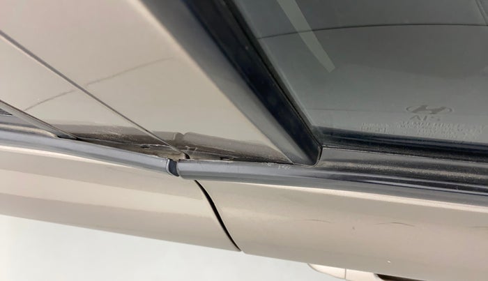 2014 Hyundai i20 MAGNA (O) 1.2, Petrol, Manual, 1,03,008 km, Driver-side door - Weather strip has minor damage