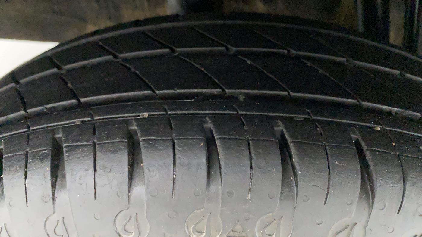 2019 Renault Kwid 1.0 RXT Opt, Petrol, Manual, 10,720 km, Right Rear Tyre Tread