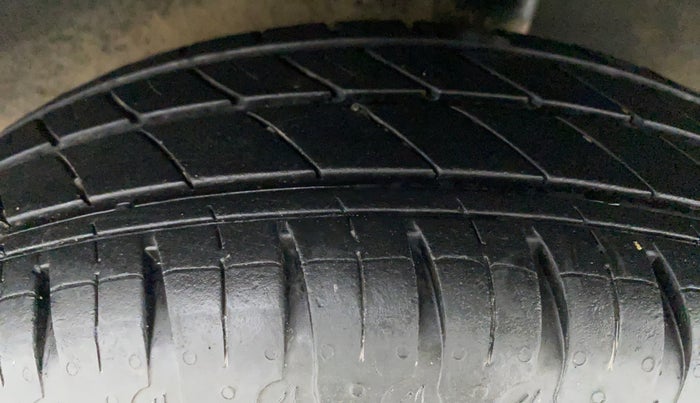 2019 Renault Kwid 1.0 RXT Opt, Petrol, Manual, 10,720 km, Left Rear Tyre Tread