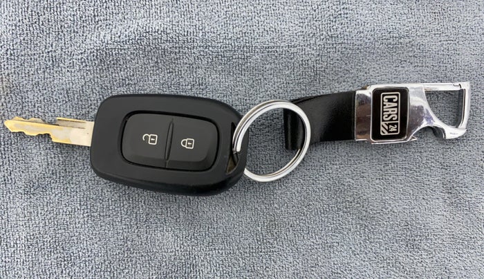 2019 Renault Kwid 1.0 RXT Opt, Petrol, Manual, 10,720 km, Key Close Up