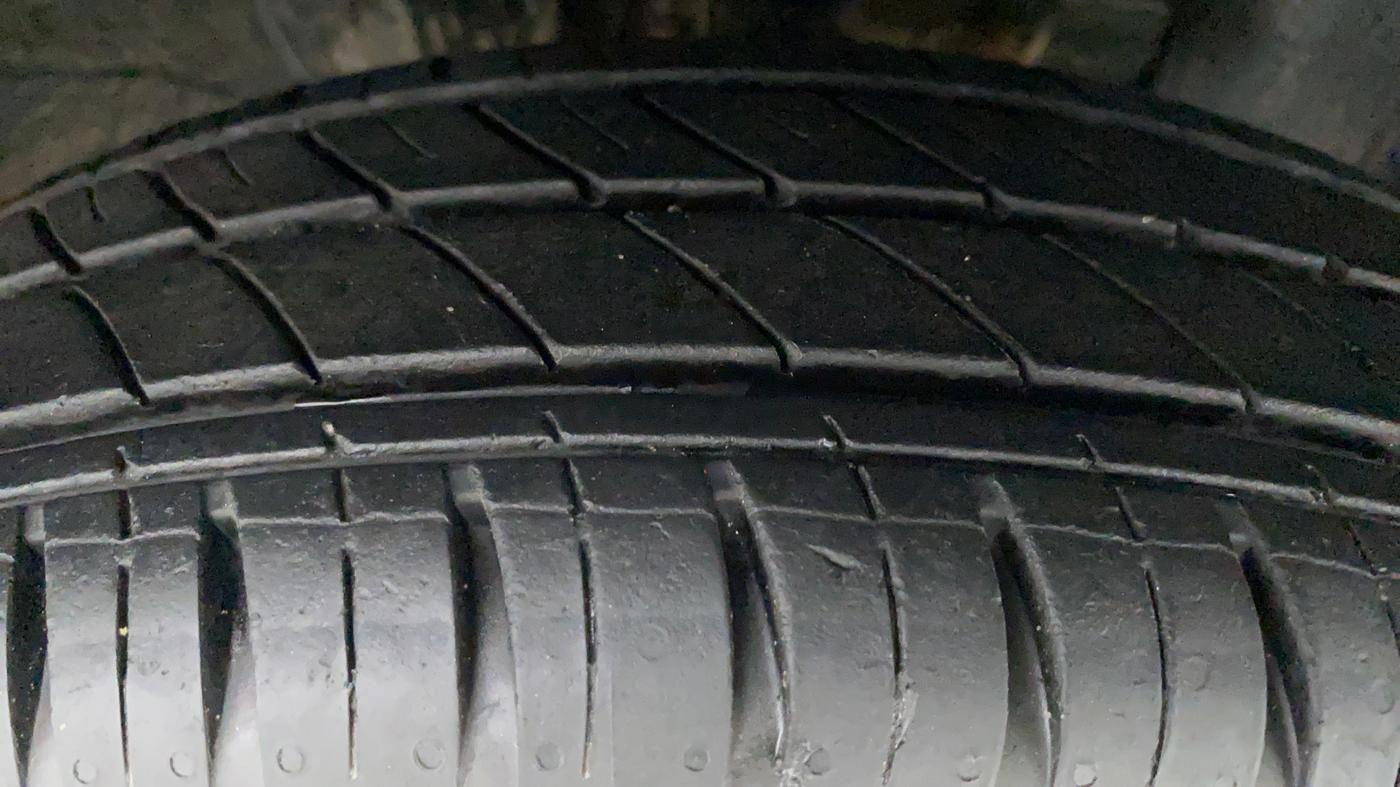 2019 Renault Kwid 1.0 RXT Opt, Petrol, Manual, 10,720 km, Right Front Tyre Tread