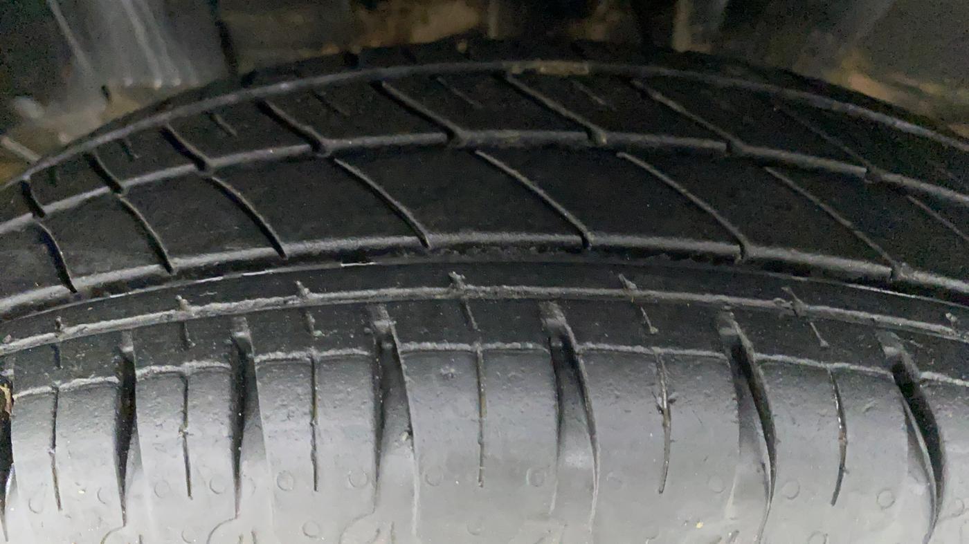 2019 Renault Kwid 1.0 RXT Opt, Petrol, Manual, 10,720 km, Left Front Tyre Tread