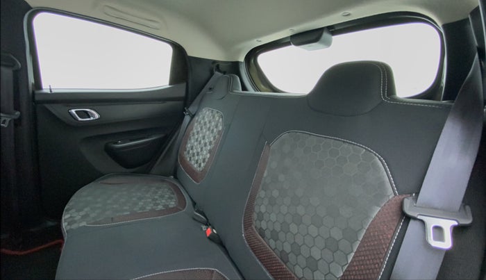 2019 Renault Kwid 1.0 RXT Opt, Petrol, Manual, 10,720 km, Right Side Rear Door Cabin
