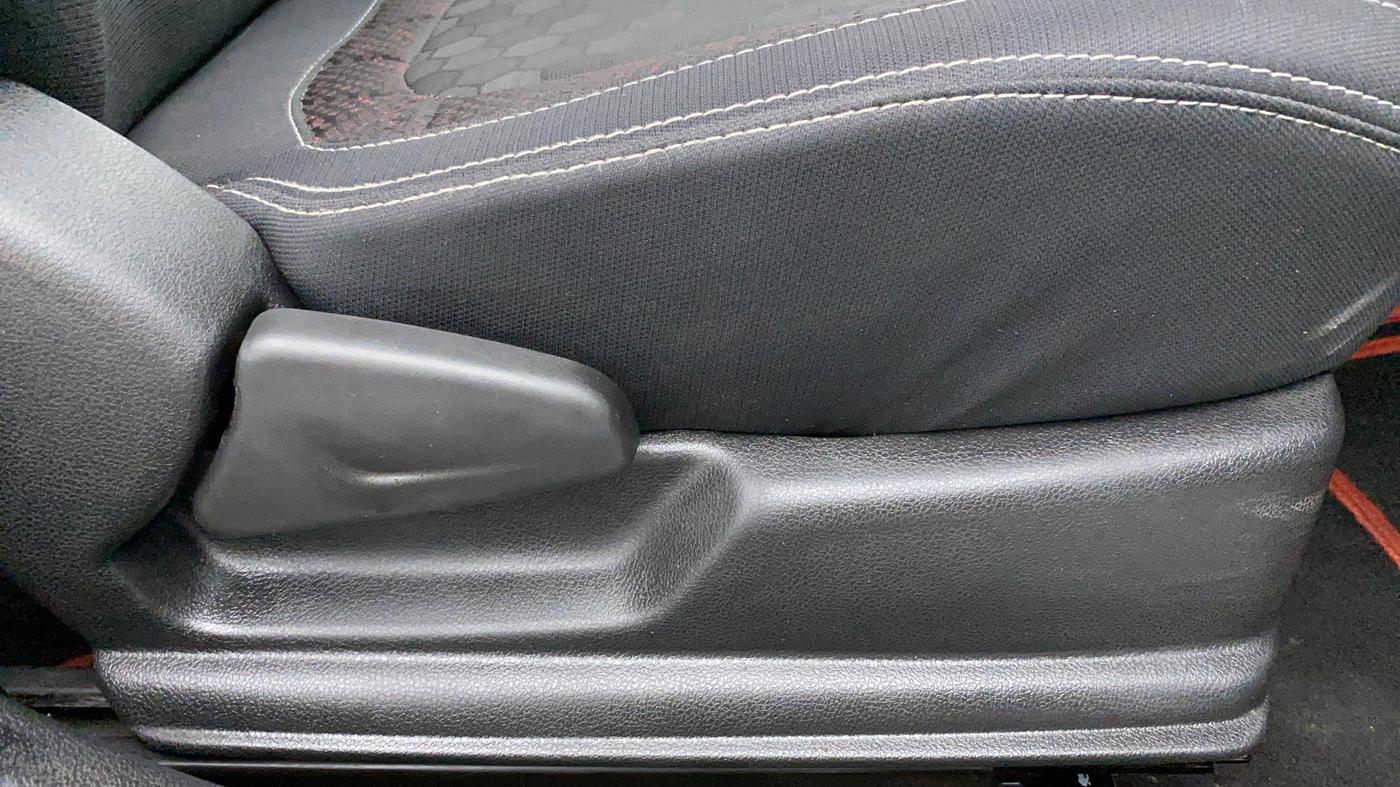 2019 Renault Kwid 1.0 RXT Opt, Petrol, Manual, 10,720 km, Driver Side Adjustment Panel