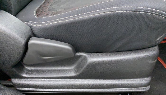 2019 Renault Kwid 1.0 RXT Opt, Petrol, Manual, 10,720 km, Driver Side Adjustment Panel