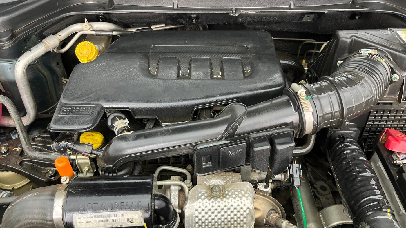 2021 Mahindra XUV300 W8 (O) 1.2 PETROL, Petrol, Manual, 17,625 km, Engine View
