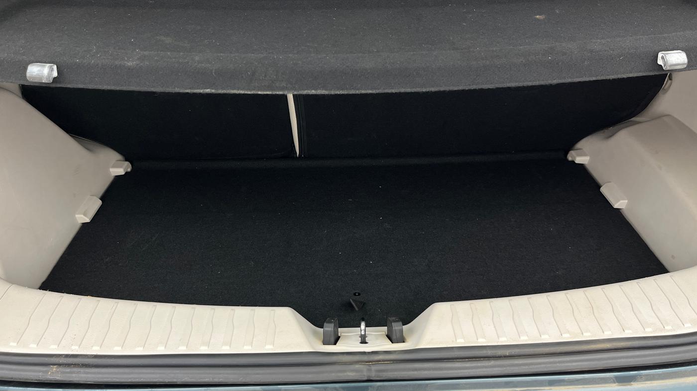 2021 Mahindra XUV300 W8 (O) 1.2 PETROL, Petrol, Manual, 17,625 km, Boot Inside