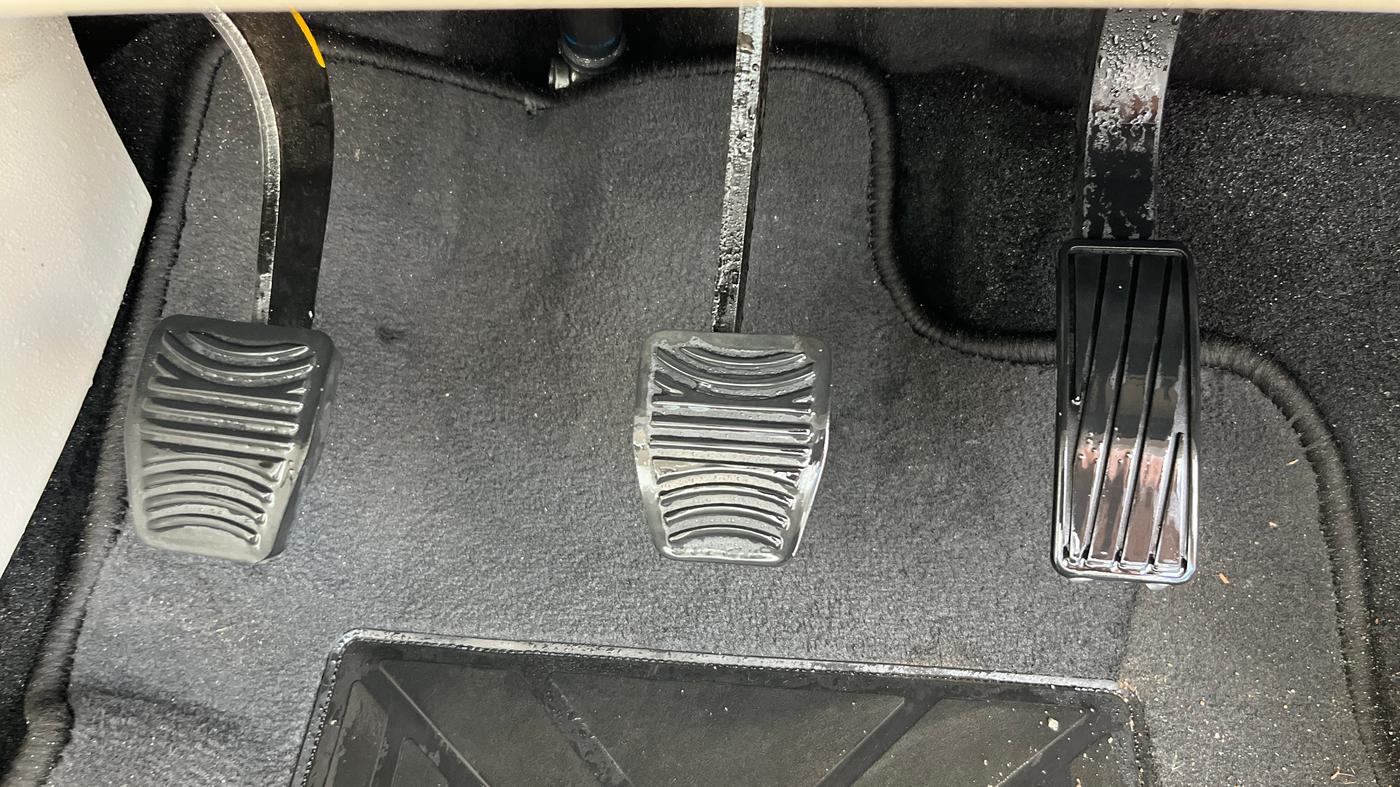 2021 Mahindra XUV300 W8 (O) 1.2 PETROL, Petrol, Manual, 17,625 km, Pedals