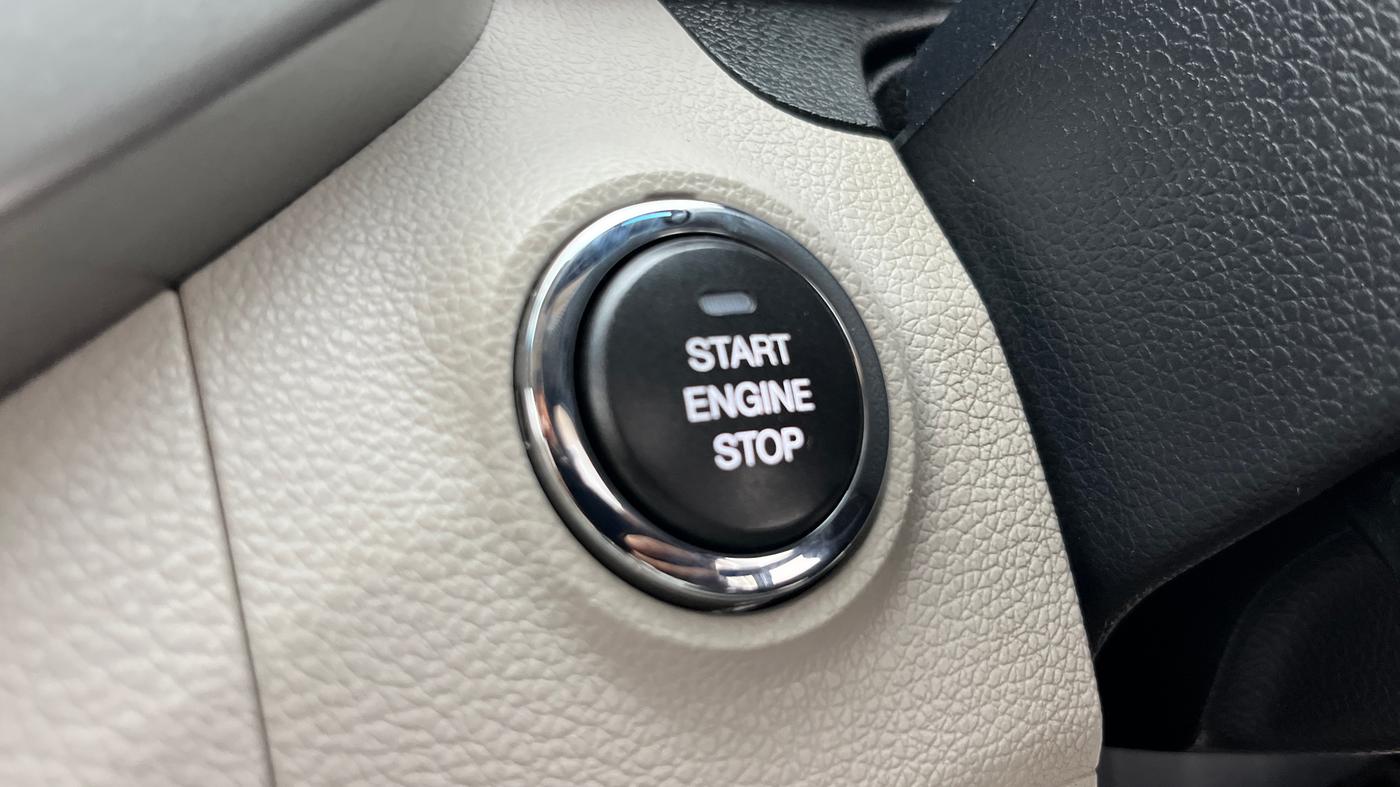2021 Mahindra XUV300 W8 (O) 1.2 PETROL, Petrol, Manual, 17,625 km, Keyless Start/ Stop Button