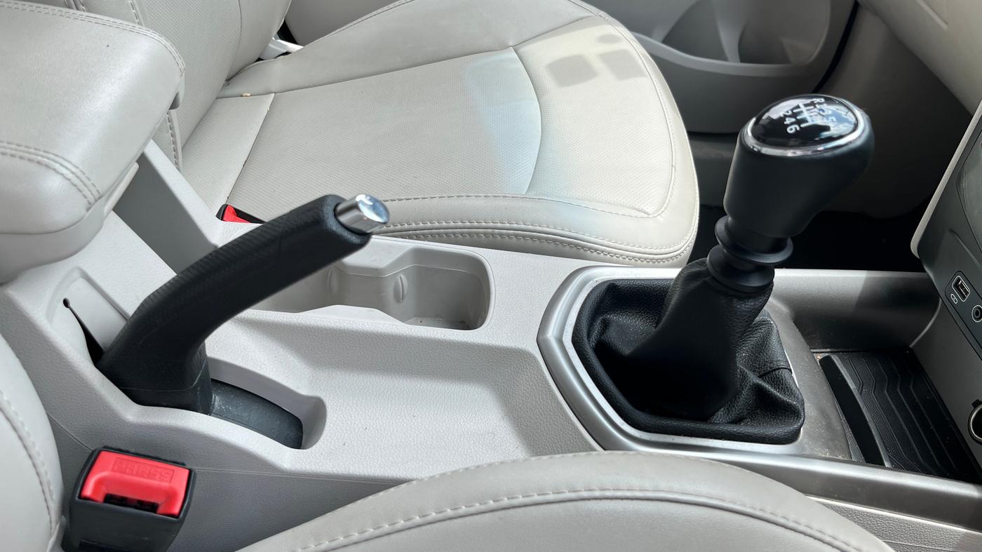 2021 Mahindra XUV300 W8 (O) 1.2 PETROL, Petrol, Manual, 17,625 km, Gear Lever