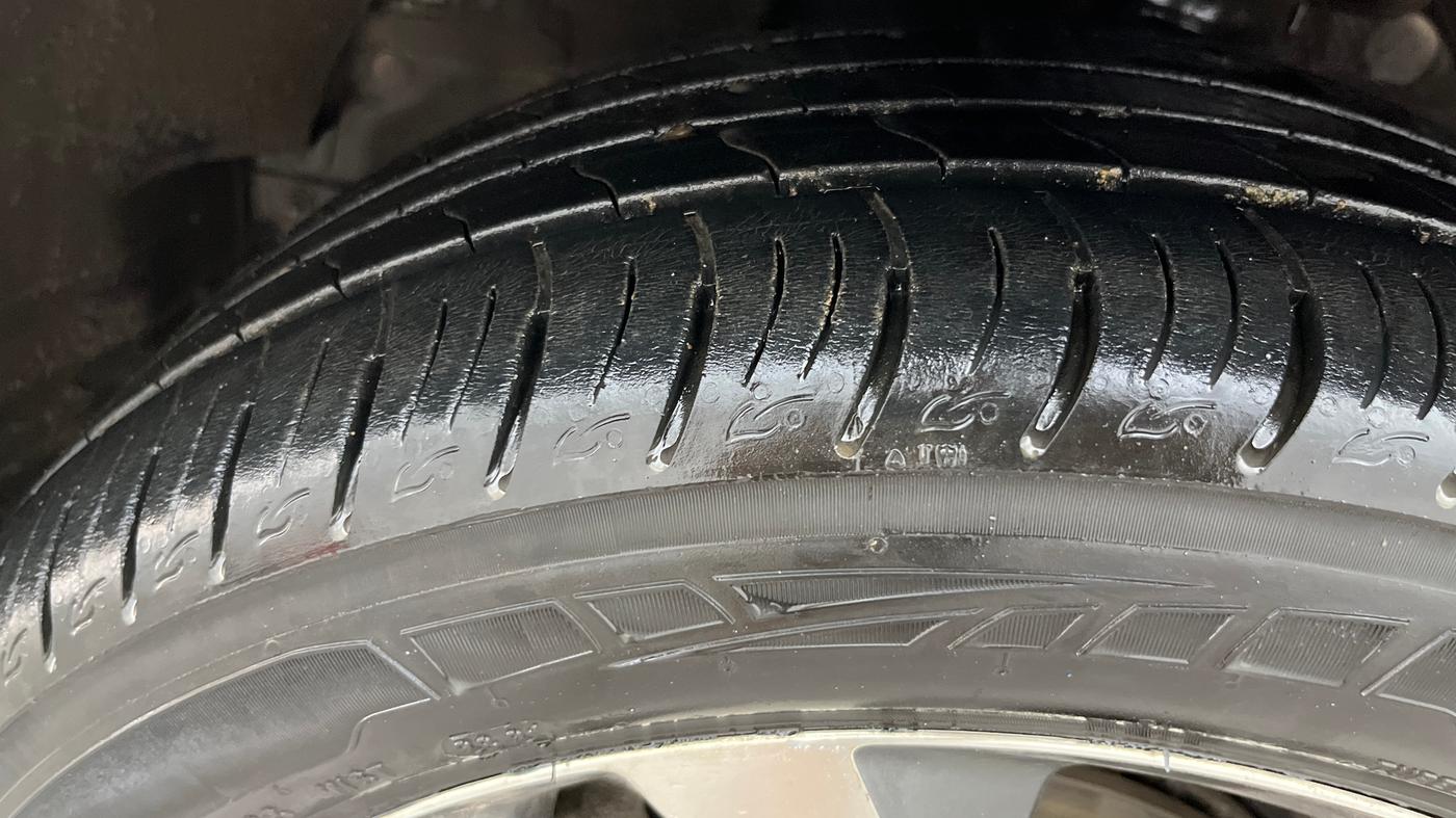 2021 Mahindra XUV300 W8 (O) 1.2 PETROL, Petrol, Manual, 17,625 km, Left Front Tyre Tread