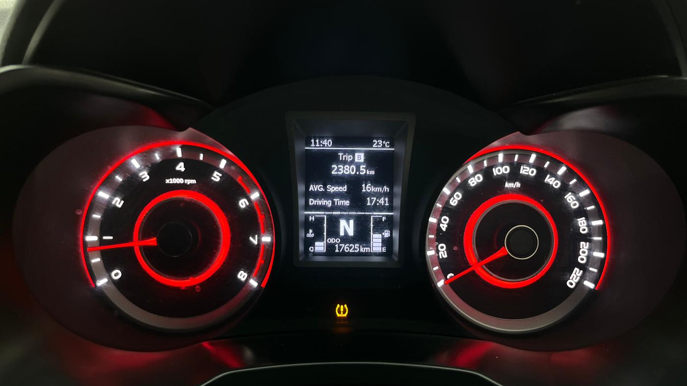 2021 Mahindra XUV300 W8 (O) 1.2 PETROL, Petrol, Manual, 17,625 km, Odometer Image