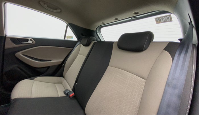 2016 Hyundai Elite i20 ASTA 1.4 CRDI (O), Diesel, Manual, 89,359 km, Right Side Rear Door Cabin