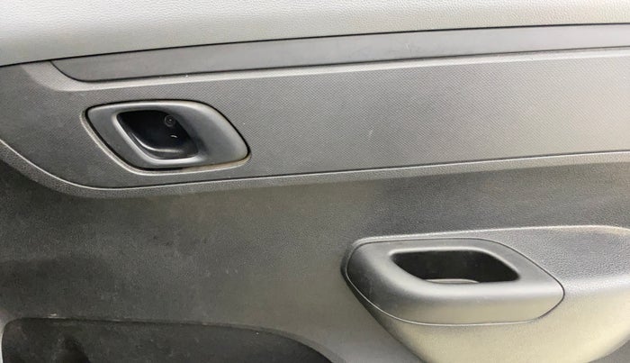 2020 Renault Kwid RXT 1.0 AMT (O), Petrol, Automatic, 56,472 km, Driver Side Door Panels Control