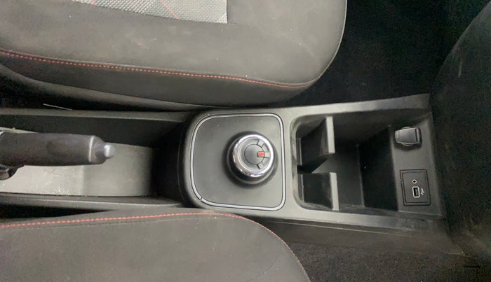 2020 Renault Kwid RXT 1.0 AMT (O), Petrol, Automatic, 56,472 km, Gear Lever