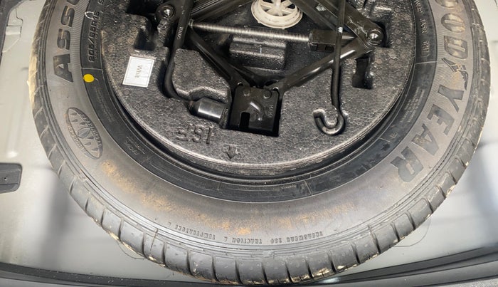 2017 Hyundai Creta SX PLUS 1.6 PETROL, Petrol, Manual, 1,29,390 km, Spare Tyre