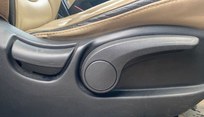 2017 Hyundai Creta SX PLUS 1.6 PETROL, Petrol, Manual, 1,29,390 km, Driver Side Adjustment Panel