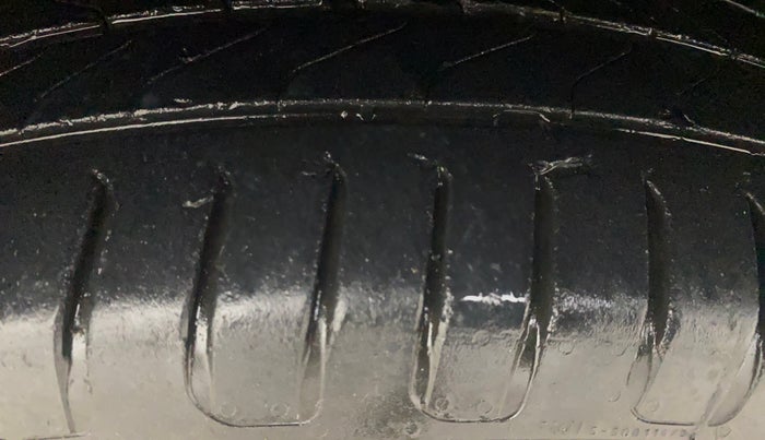 2017 Hyundai Creta SX PLUS 1.6 PETROL, Petrol, Manual, 1,29,390 km, Right Front Tyre Tread