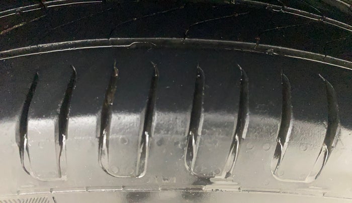 2017 Hyundai Creta SX PLUS 1.6 PETROL, Petrol, Manual, 1,29,390 km, Left Rear Tyre Tread