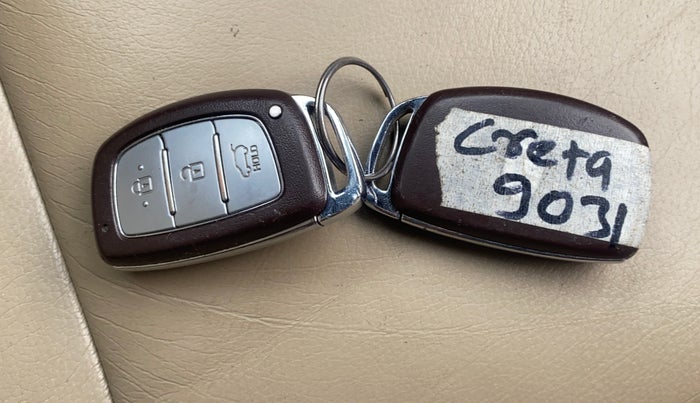 2017 Hyundai Creta SX PLUS 1.6 PETROL, Petrol, Manual, 1,29,390 km, Key Close Up