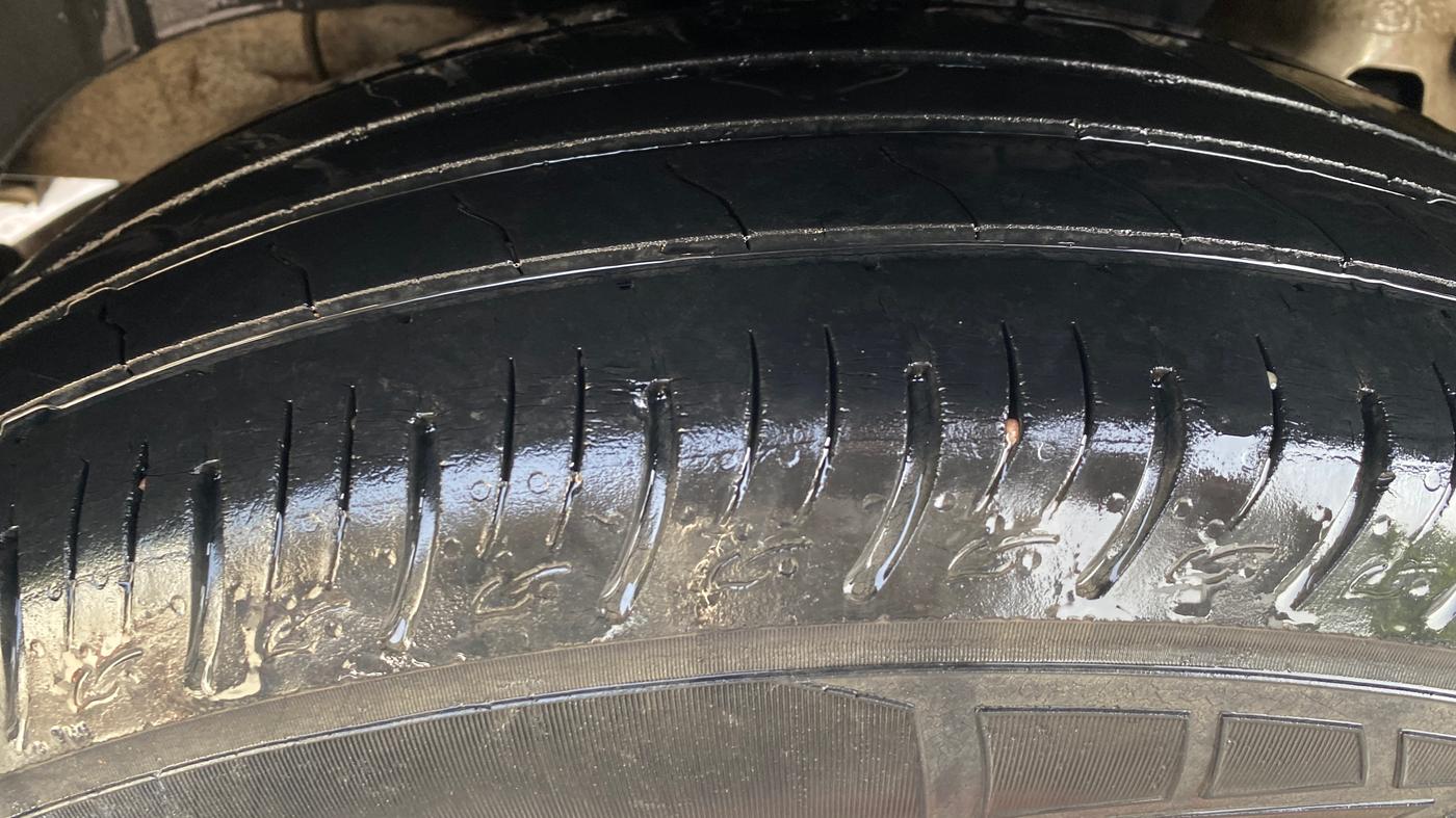 2022 Mahindra XUV300 W6 1.2 PETROL, Petrol, Manual, 59,995 km, Right Rear Tyre Tread