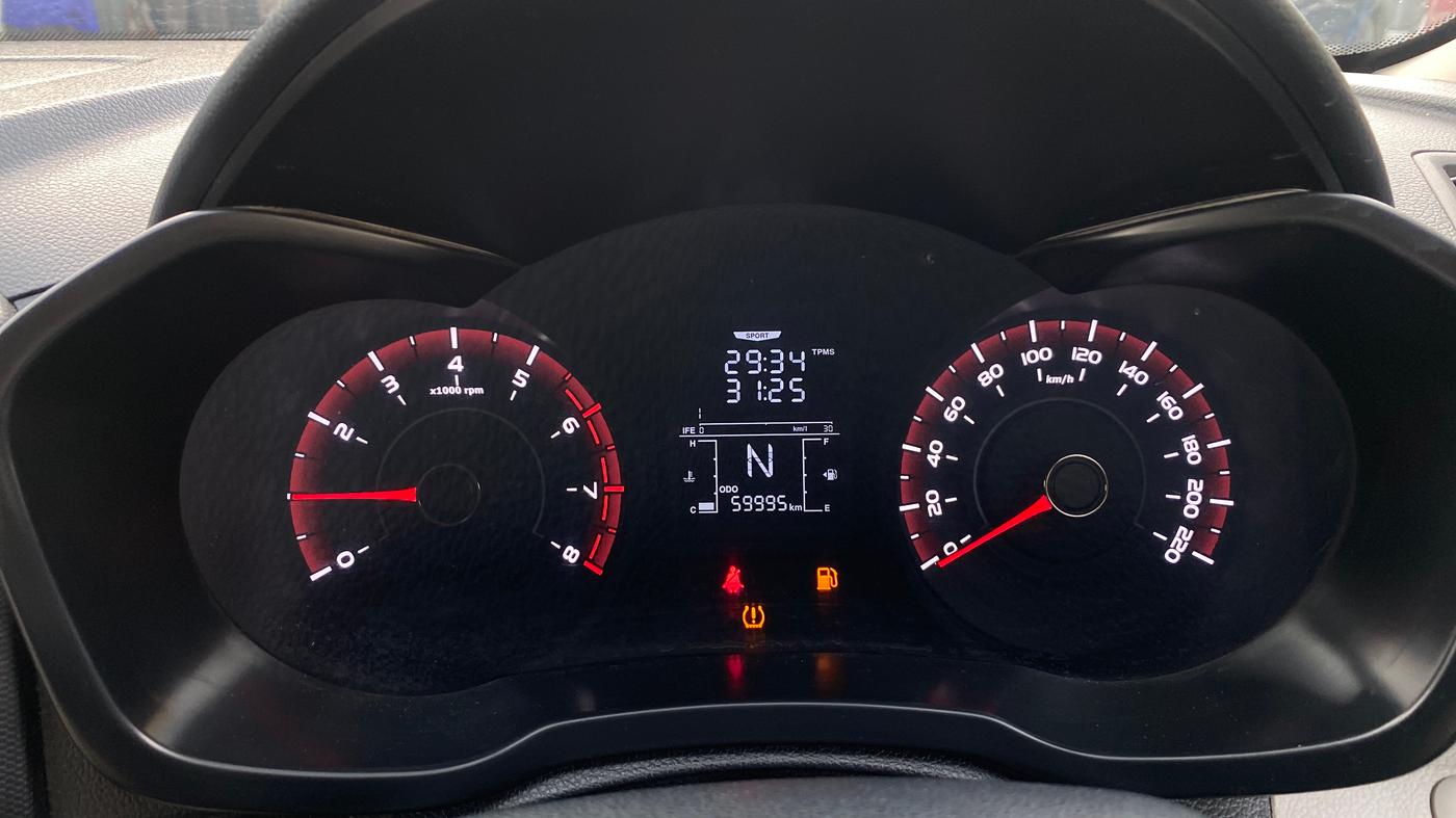 2022 Mahindra XUV300 W6 1.2 PETROL, Petrol, Manual, 59,995 km, Odometer Image