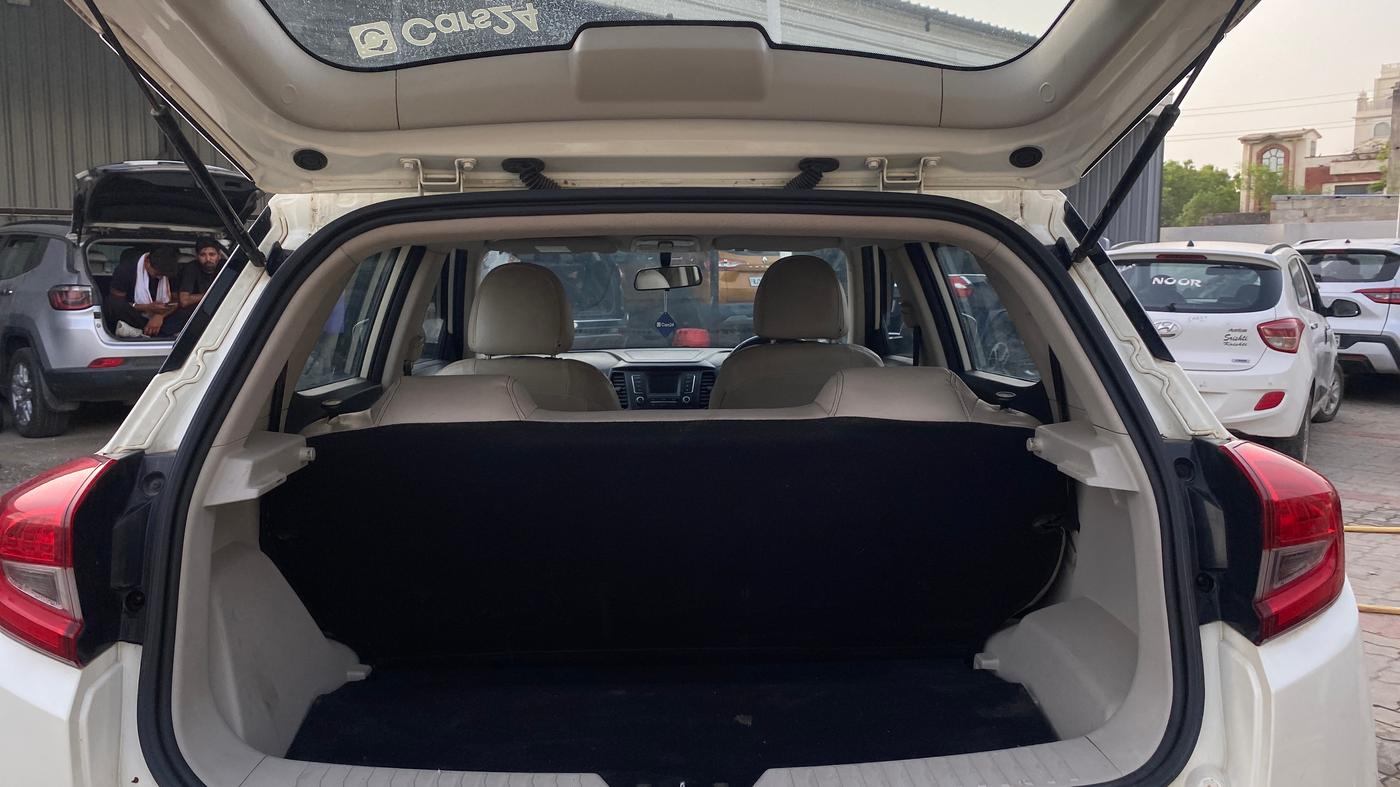 2022 Mahindra XUV300 W6 1.2 PETROL, Petrol, Manual, 59,995 km, Boot Inside