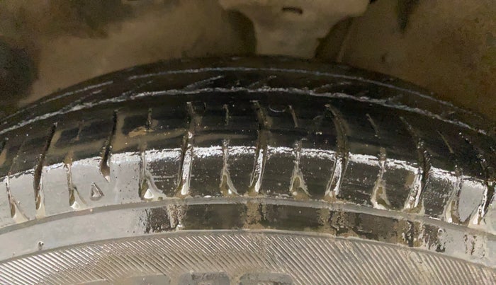 2015 Maruti Wagon R 1.0 LXI CNG, CNG, Manual, 1,03,785 km, Left Front Tyre Tread