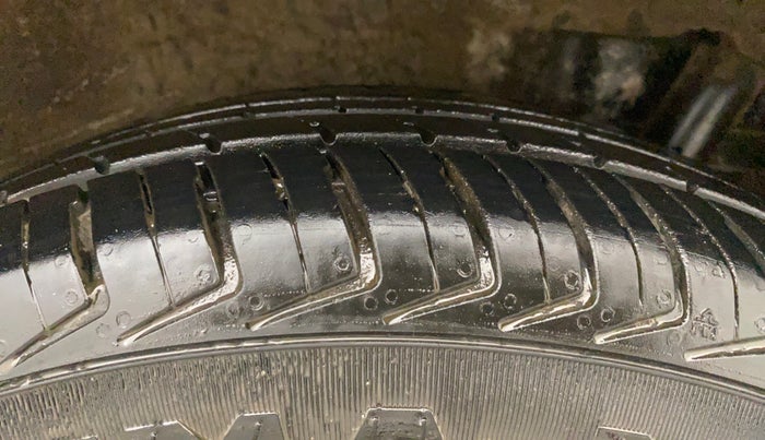 2015 Maruti Wagon R 1.0 LXI CNG, CNG, Manual, 1,03,785 km, Left Rear Tyre Tread