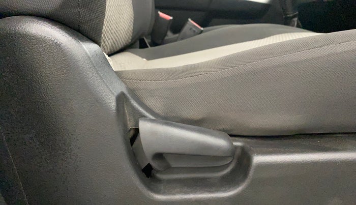 2015 Maruti Wagon R 1.0 LXI CNG, CNG, Manual, 1,03,785 km, Driver Side Adjustment Panel