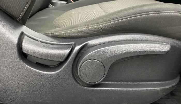 2017 Hyundai Creta 1.6 CRDI SX PLUS AUTO, Diesel, Automatic, 80,702 km, Driver Side Adjustment Panel