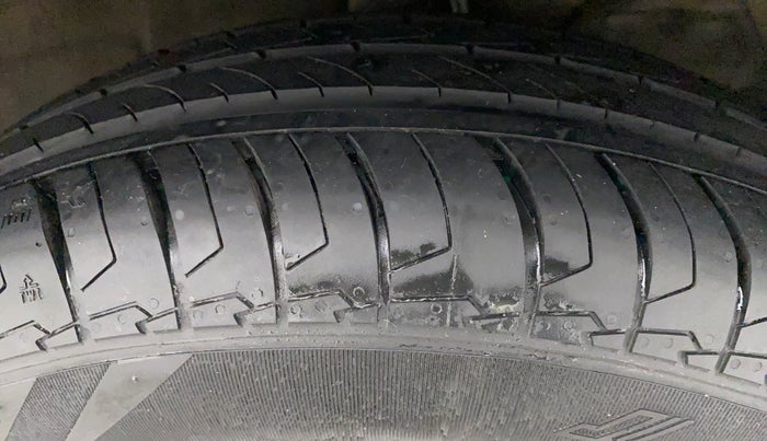 2020 Maruti Dzire VXI, Petrol, Manual, 37,869 km, Right Rear Tyre Tread