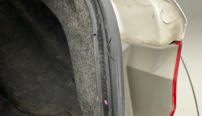 2016 Honda City 1.5L I-VTEC VX CVT, Petrol, Automatic, 78,478 km, Dicky (Boot door) - Weather strip has minor damage