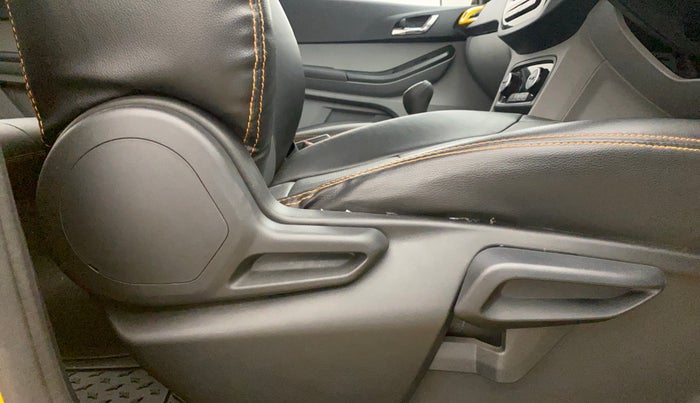 2020 Tata Tiago XZ PLUS PETROL, Petrol, Manual, 10,235 km, Driver Side Adjustment Panel