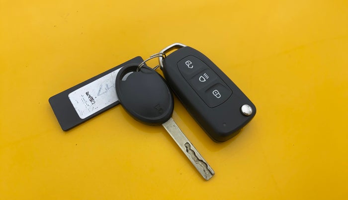 2020 Tata Tiago XZ PLUS PETROL, Petrol, Manual, 10,235 km, Key Close Up