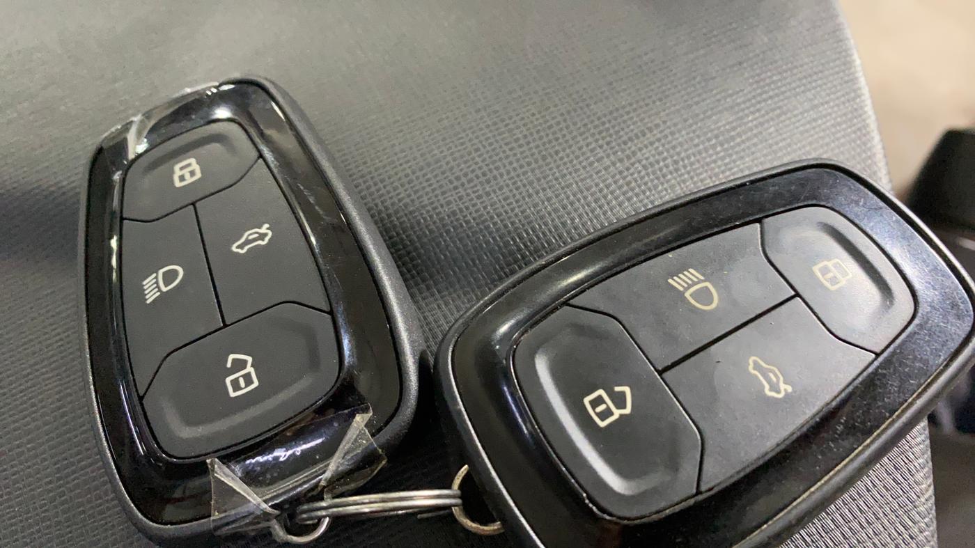 2023 Tata PUNCH Creative Dual Tone MT Sunroof, Petrol, Manual, 14,126 km, Key Close Up