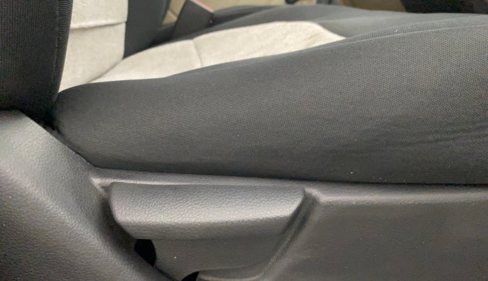 2014 Hyundai Eon D-LITE+, Petrol, Manual, 47,711 km, Driver Side Adjustment Panel